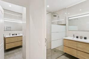 Apartment | Bathroom