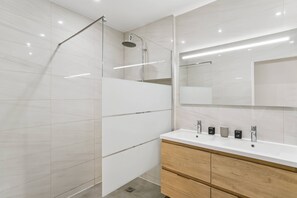 House | Bathroom