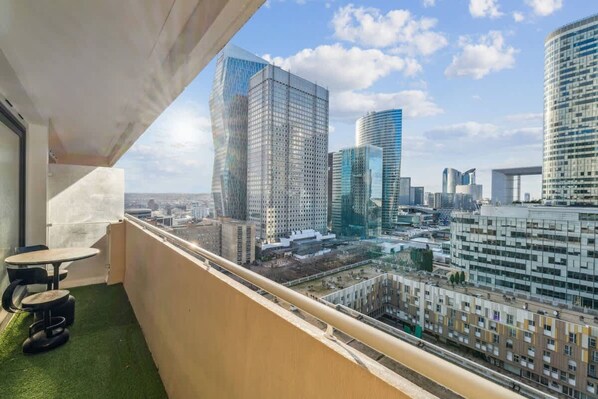 Apartment | Terrace/patio - Spacious Studio Balcony -La D Fense-bail Mobilit (Courbevoie)
