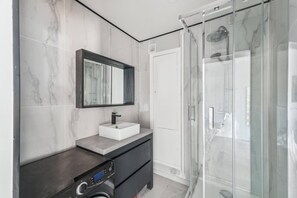 Apartment | Bathroom