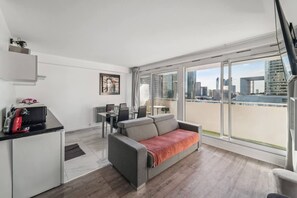 Apartment | Living area - Spacious Studio Balcony -La D Fense-bail Mobilit (Courbevoie)