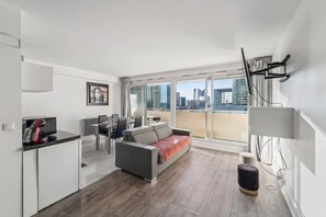 Apartment | Living area - Spacious Studio Balcony -La D Fense-bail Mobilit (Courbevoie)