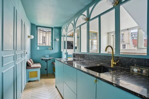 Studio, Smoking | Private kitchen