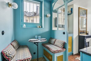 Studio, Smoking | Living area