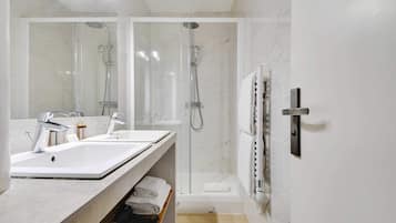 Apartment | Bathroom