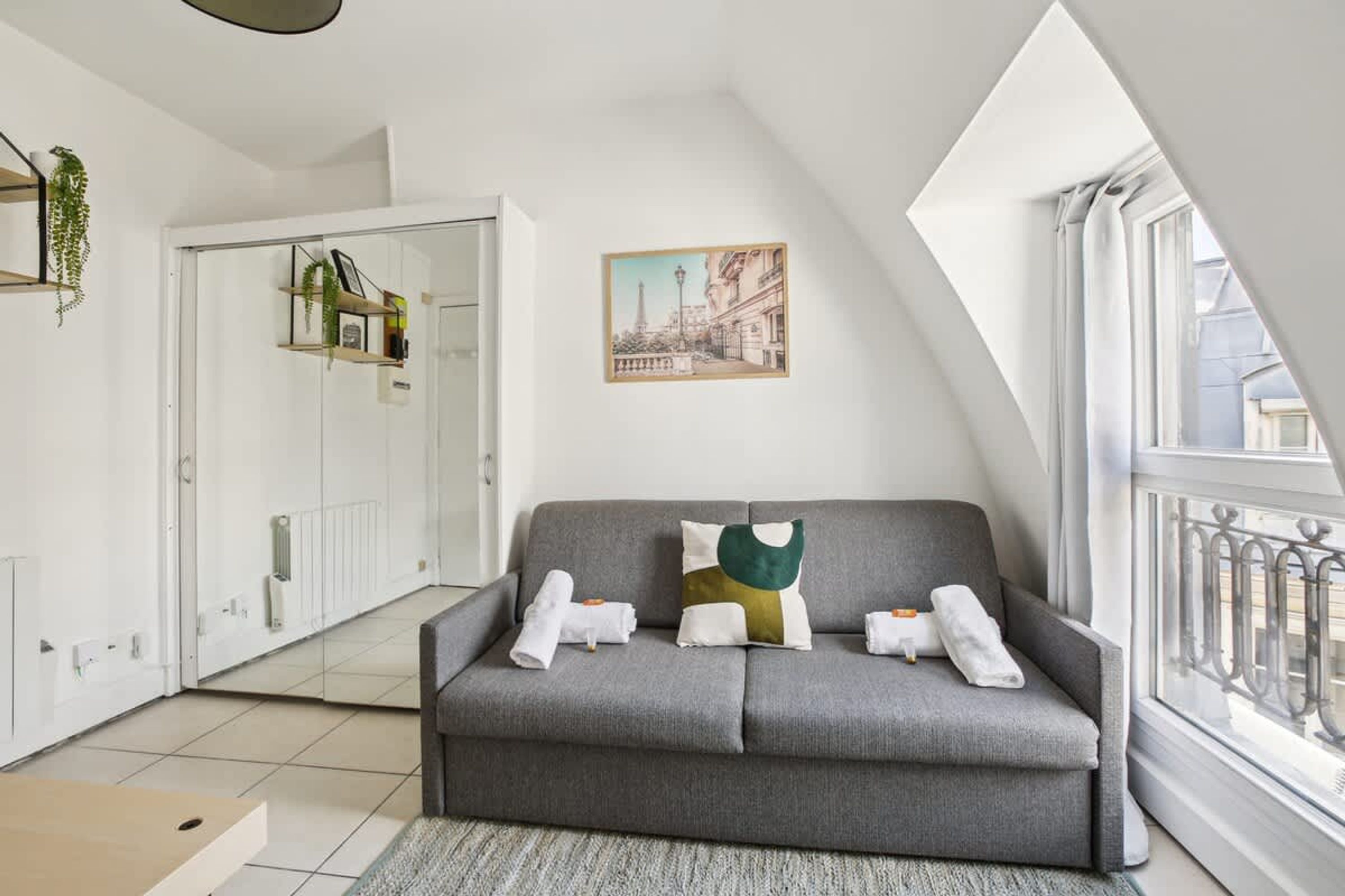 สตูดิโอ, สูบบุหรี่ได้ | บริเวณนั่งเล่น