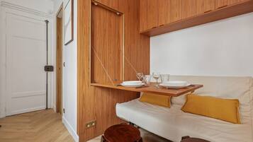 Studio | Living area