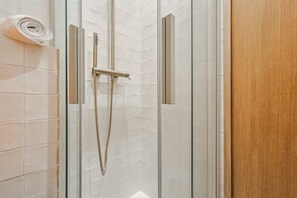 Apartment | Bathroom