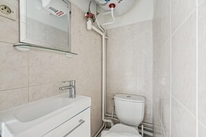Studio | Bathroom - Cozy Studio - Rue Saint Maur - Mobility Lease (Paris)