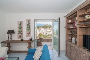 TV - Villa Anja by My Villa Collection (Capri)