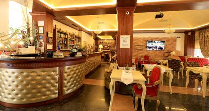 2 KITARRAT Boutique Hotel & SPA