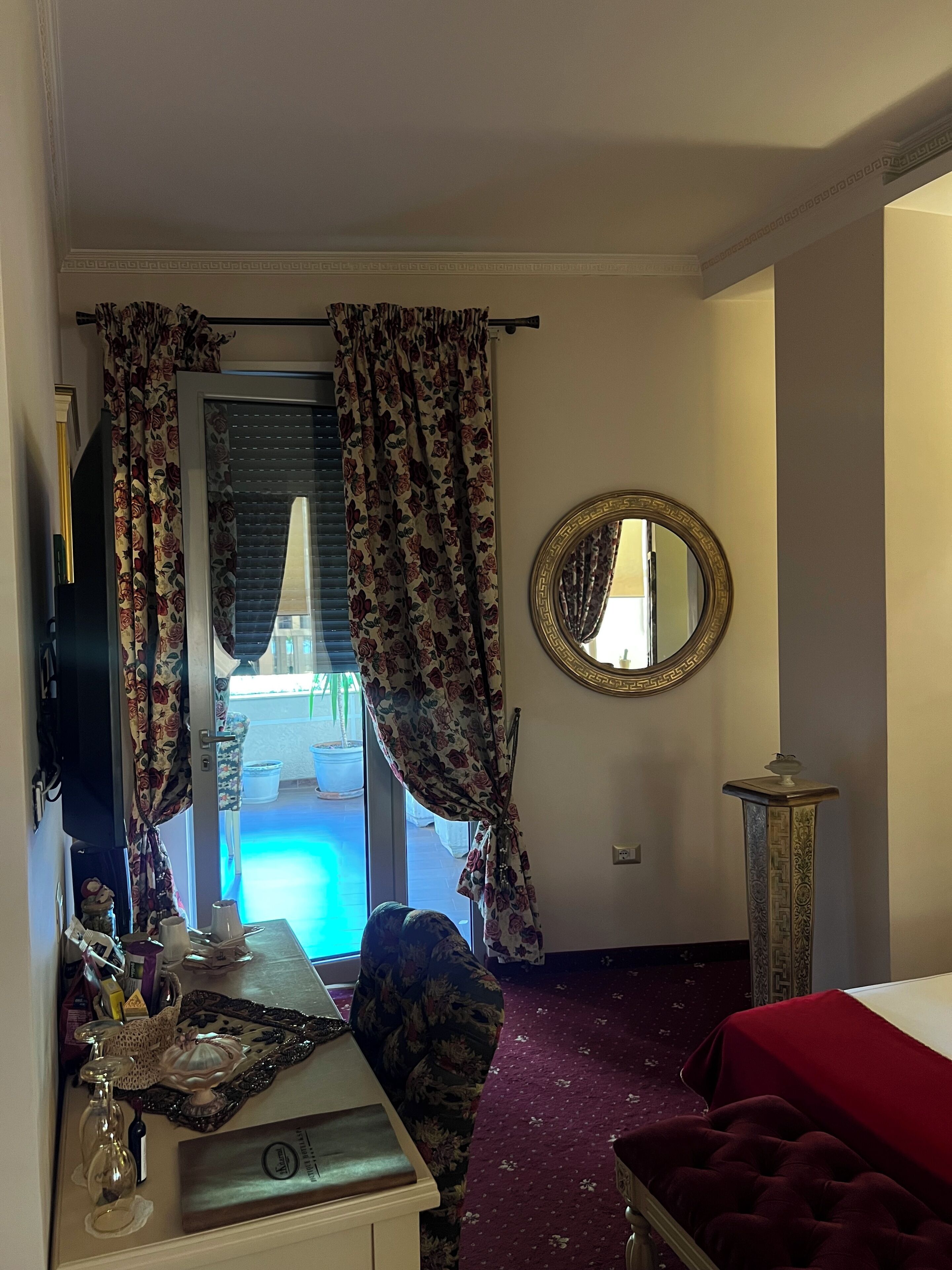 Habitación Confort doble, balcón, vistas a la ciudad | Caja fuerte, escritorio, sistema de insonorización y wifi gratis