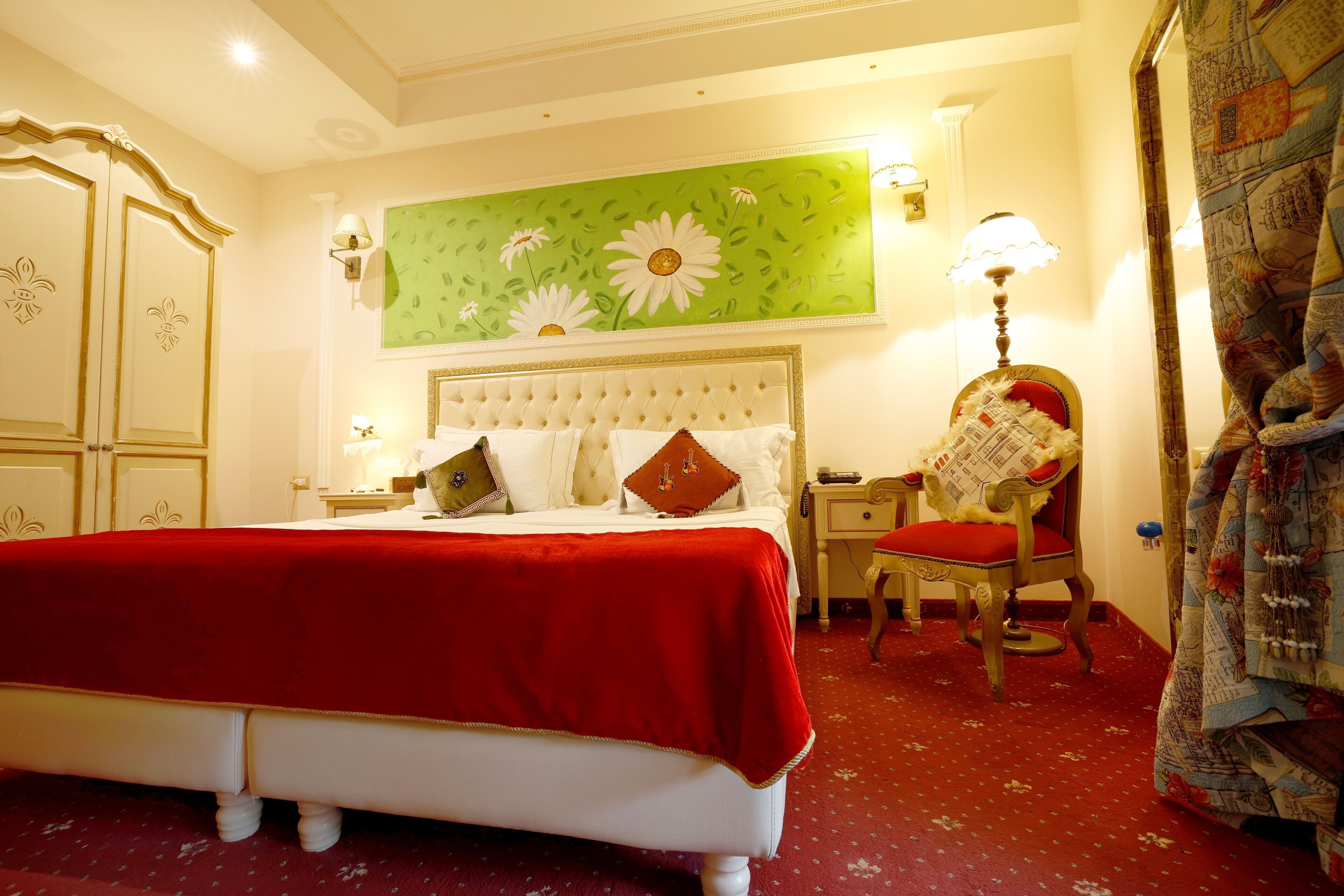 Safe på rommet, skrivebord, lydisolert og wi-fi (inkludert)