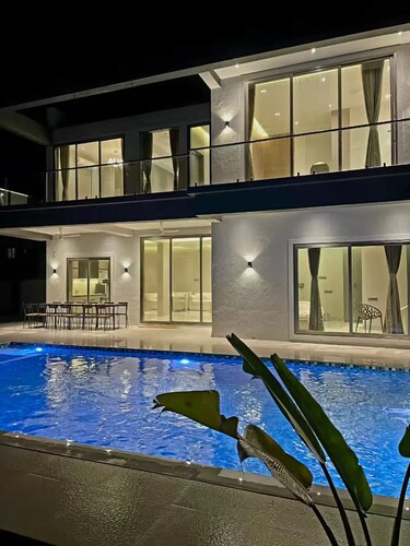 The Villa Exotica w/ Pool, Lawn & Indoor Games