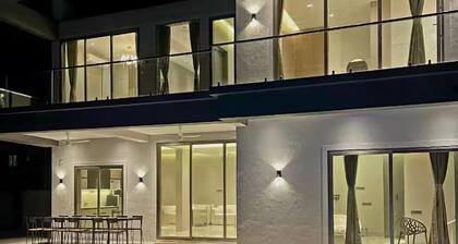 The Villa Exotica w/ Pool, Lawn & Indoor Games