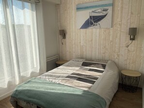 2 chambres, fer et planche à repasser