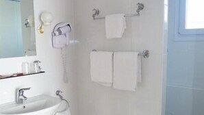 Bathroom - Hôtel de l'Avenue (Saintes)