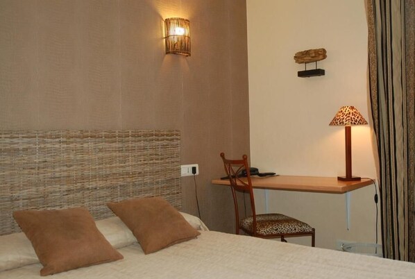 Room - Hôtel de l'Avenue (Saintes)