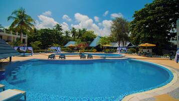 3 outdoor pools
