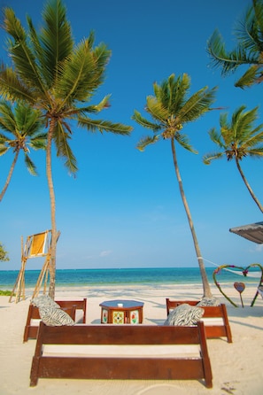 Restaurant - Protels La Plage (Bwejuu)