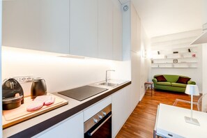 Geladeira, cooktop, lava-louças, chaleira elétrica