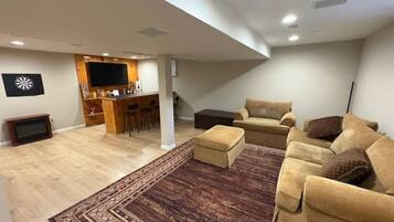 Smart TV, table football, stereo