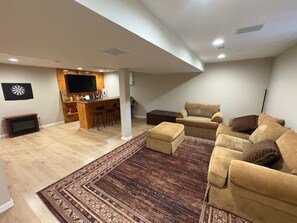 Smart TV, table football, stereo