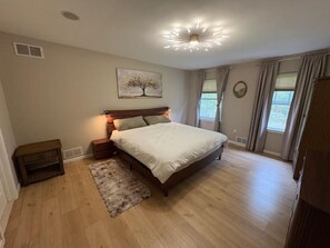 4 bedrooms, free WiFi, bed sheets