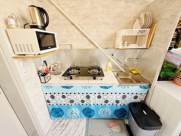 冰箱、微波炉、炉灶、电热水壶