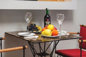 Habitación cuádruple Confort | Caja de seguridad en la habitación y wifi gratis 