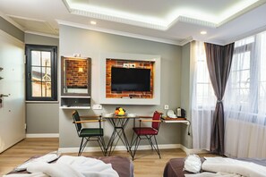 خزنة داخل الغرفة وواي فاي مجانًا