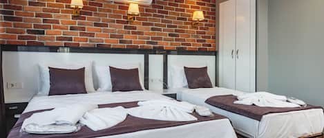 Superior-værelse til 3 personer | Pengeskab på værelset, gratis Wi-Fi