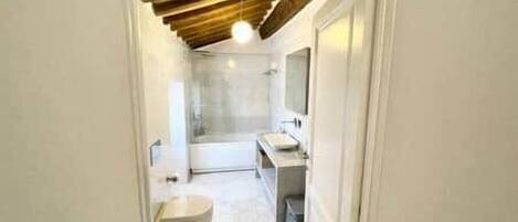 A bathroom with a toilet, bidet, and sink.