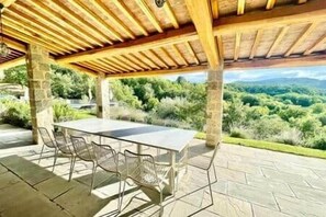 Outdoor dining - Luxury Villa Podere Del Grasso, Tuscany, ITALY (Castel del Piano)