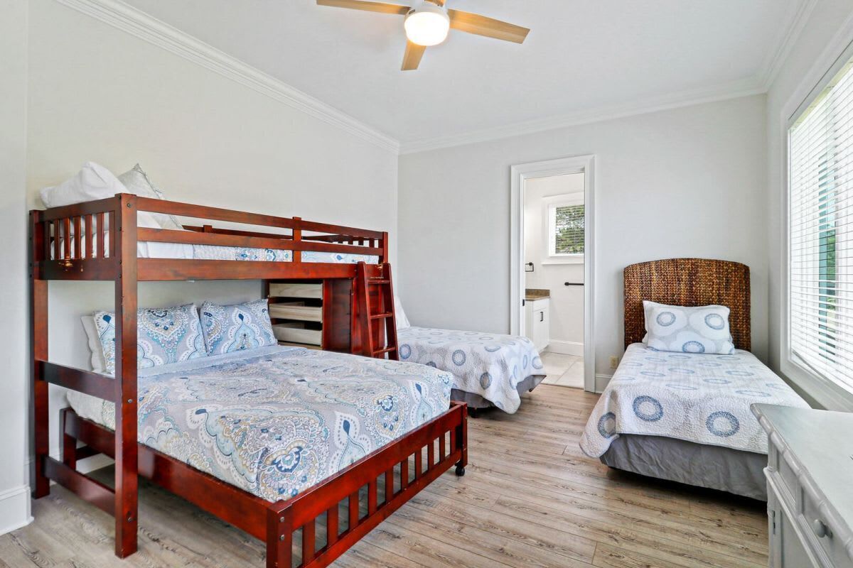6 chambres, fer et planche à repasser, Wi-Fi gratuit, draps fournis
