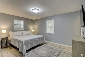 3 bedrooms, iron/ironing board, free WiFi, bed sheets