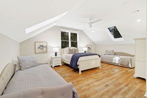 5 bedrooms, iron/ironing board, free WiFi, bed sheets