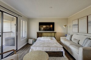 2 bedrooms, iron/ironing board, free WiFi, bed sheets - Beachfront Getaway | Pool, Tennis + Ocean Air (Hilton Head Island)