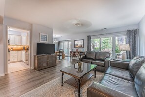 Smart TV - Dog Friendly Villa Near Harbour Town! (Hilton Head Island)