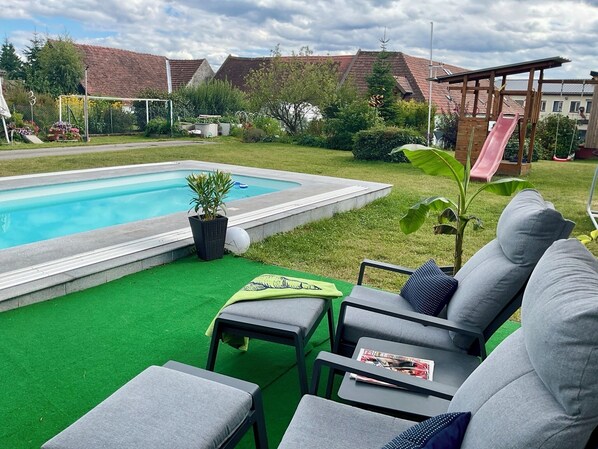 Outdoor pool - Gasthof - Gästezimmer Familie Eisenhauer (Altenburg)