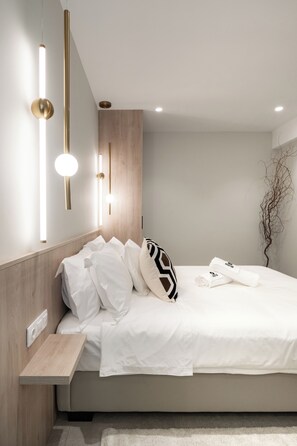 Apartamento executivo, vista para a cidade | Cofres nos quartos, escrivaninha, espaço de trabalho para notebook