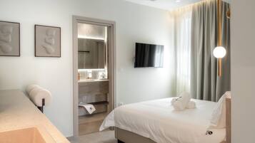 Appartamento Exclusive, vista città | Una cassaforte in camera, una scrivania, postazione laptop