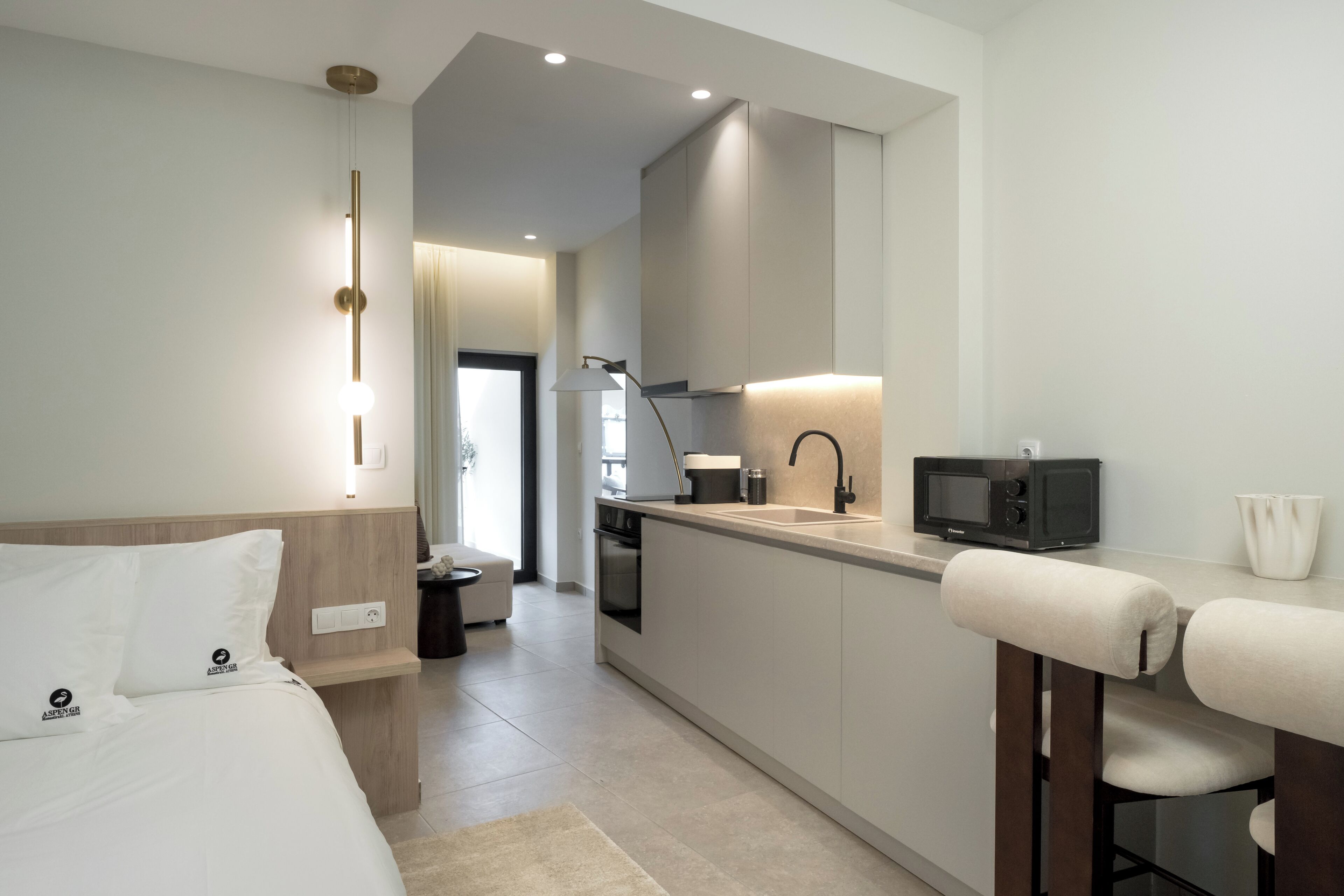 Departamento exclusivo, vista a la ciudad | Caja de seguridad en la habitación y escritorio 