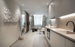 Luxury-Apartment, 2 Schlafzimmer | Zimmersafe, Schreibtisch, laptopgeeigneter Arbeitsplatz