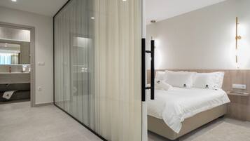 Luxury Apartment, 2 Bedrooms | In-room safe, desk, laptop workspace, blackout curtains