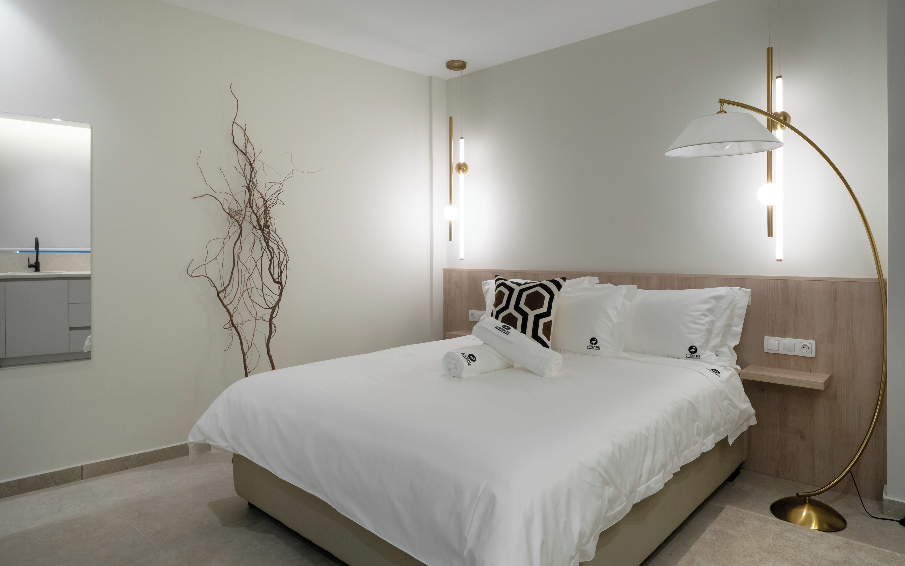 Departamento Premium | Caja de seguridad en la habitación y escritorio 