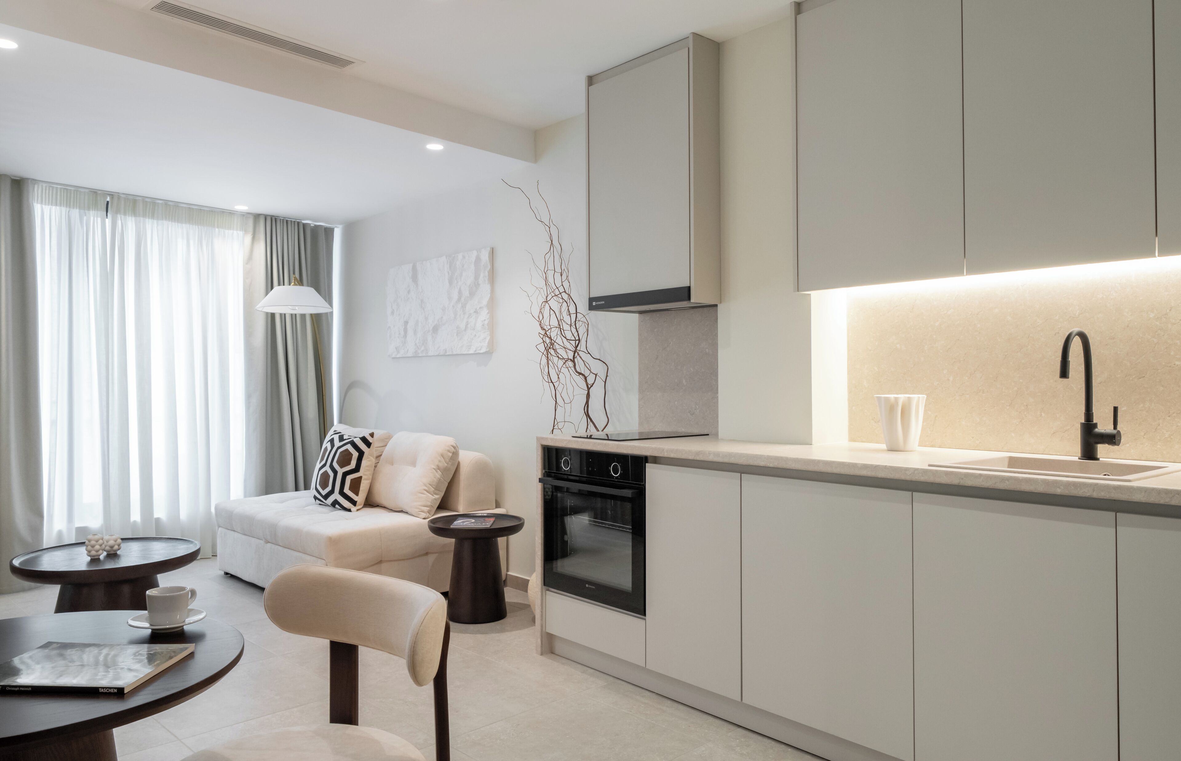 Departamento superior | Área de sala de estar | Smart TV de 42 pulgadas con canales digitales 