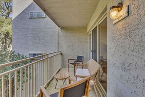 Property grounds - Bluff Villas Getaway Close to The Salty Dog (Hilton Head Island)