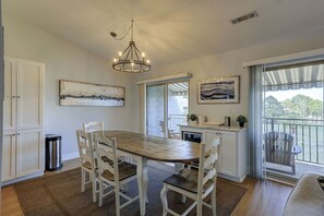 Dining - Coastal Hideaway Overlooking the Sound (Hilton Head Island)