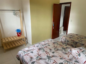 3 bedrooms, iron/ironing board, free WiFi, bed sheets - House with pool and barbecue – 300m from Indaiá beach, Bertioga. (Bertioga)